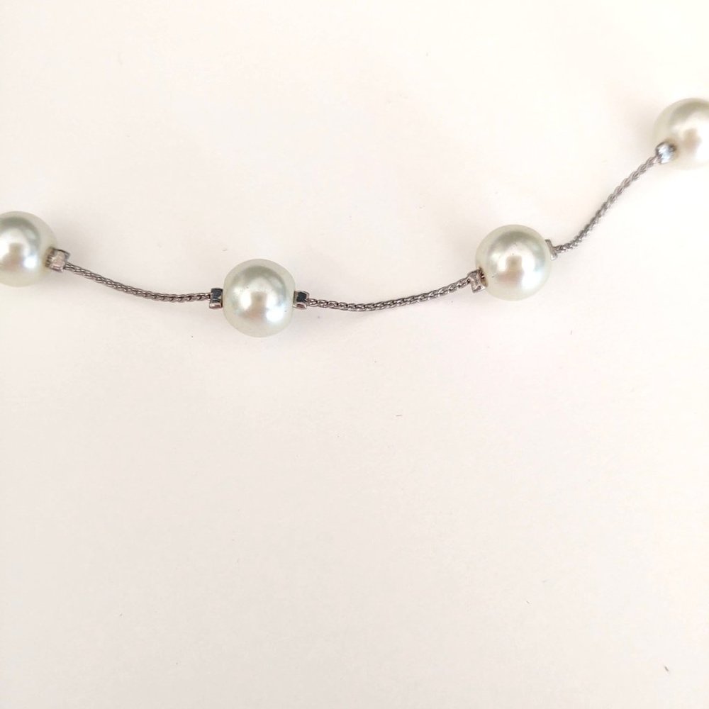Faux pearl station necklace - Picture 11 of 11